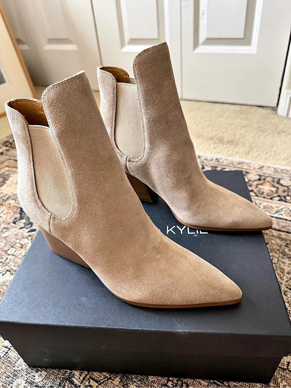 Kendall + Kylie Pointed-Toe Ankle Boots in Brown US 7 Like New